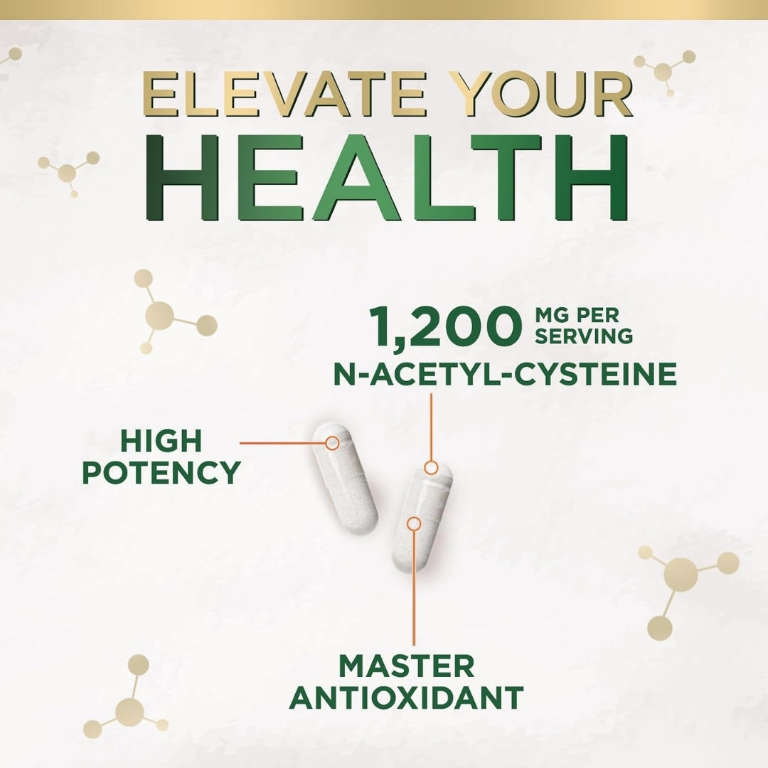 Imagen promocional con el texto 'Elevate Your Health' que muestra dos cápsulas blancas de N-Acetil-L-Cisteína. Señala con líneas indicadoras los atributos clave del producto: alta potencia (High Potency), 1,200 mg por porción y su función como antioxidante maestro (Master Antioxidant).